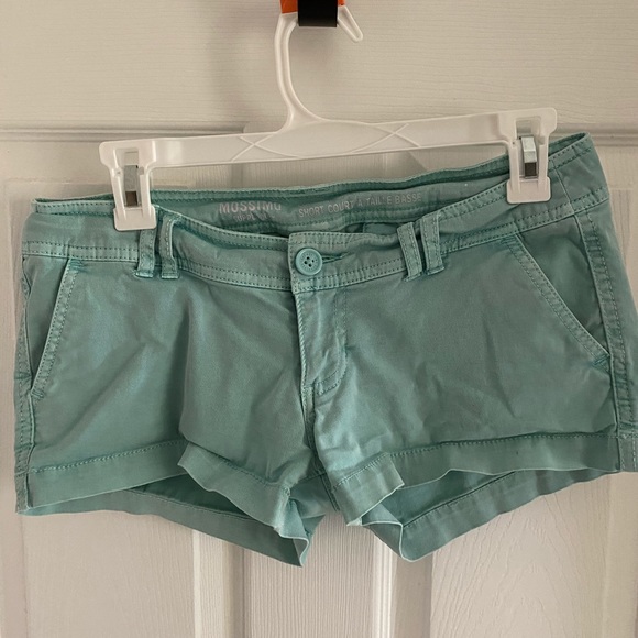 Low rise short shorts - Picture 2 of 3